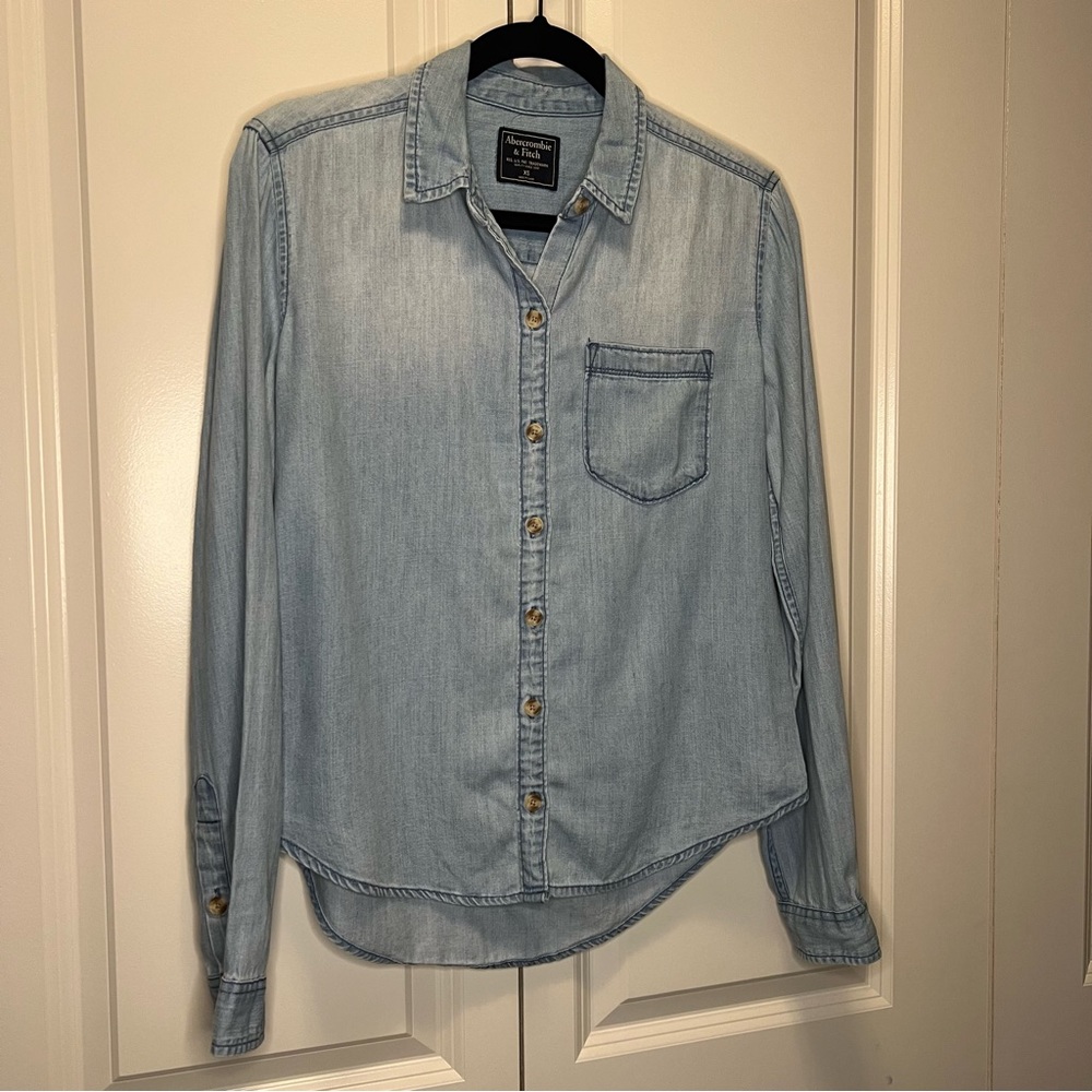 PRICE DROP A&F Relaxed Fit Chambray Button-Up